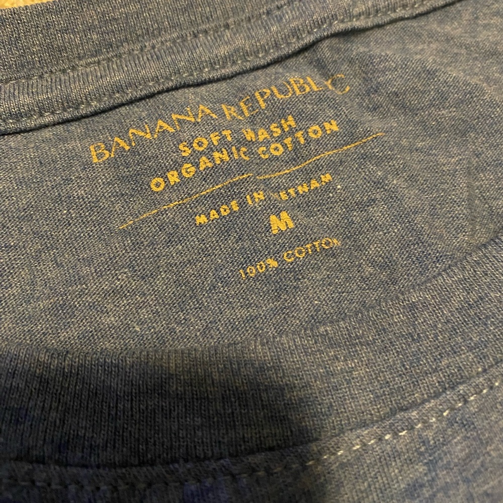 Banana Republic Men's Blue Tshirt